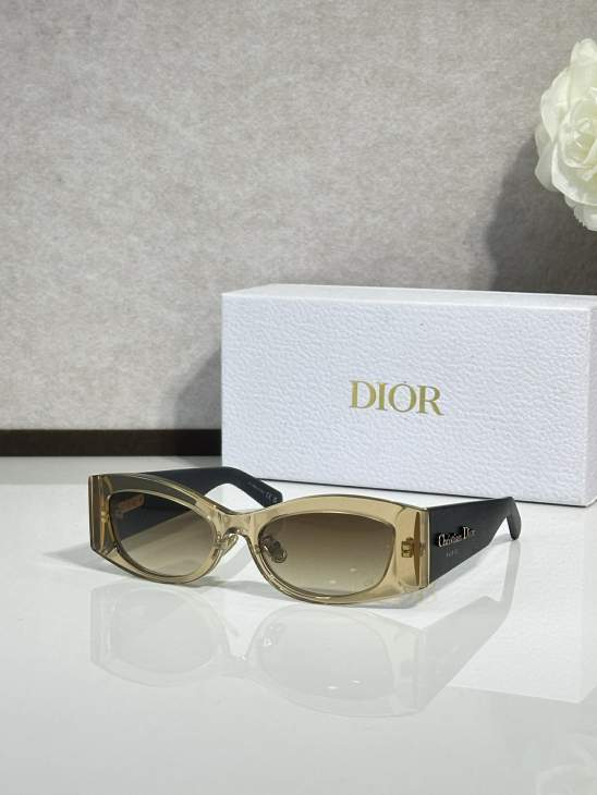 Picture of Dior Sunglasses _SKUfw77097923fw
